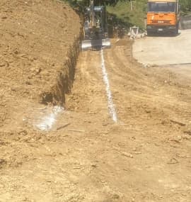 Escavatore lavoro movimento terra Pacitto